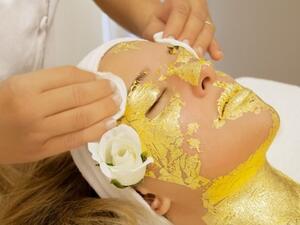 يمكنك تحسين الكولاجين فوراً باستخدام قناع الذهب 