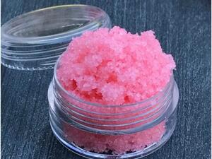 مقشر الشفاه برائحة “BUBBLE GUM”