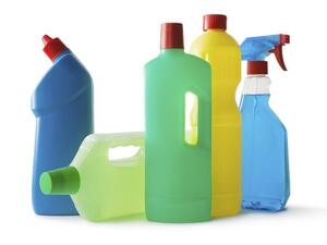 تحتوي المنظفات على مجموعة كاملة من المواد الكيميائية
