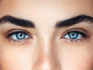 تغذية شعر الحواجب بالزيت أمر ضروري 