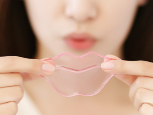 احصلي على شفاه نضرة وجذابة في 5 دقائق