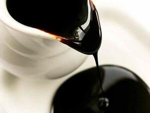 تتغنى النساء في الضيع اللبنانية بفوائد دبس الخروب