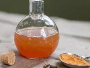 غسول الكركم لأسنان بيضاء ونفس منعش