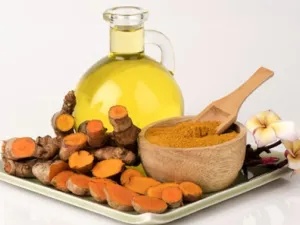 زيت الكركم فوائد علاجية وجمالية