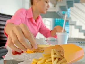 عادات الاكل السيئة هي اول مسبب للسمنة
