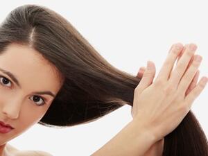 علاج مشكلة تساقط الشعر بين يديك 