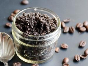 مقشر الجسم بالقهوة