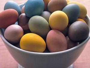 4 طرق طبيعية لتلوين البيض لعيد الفصح