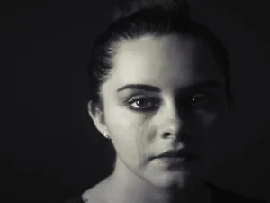 هل البكاء في العمل تصرف مقبول؟
