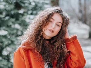 اصنعيه بنفسك: كريم مغذي للشعر الكيرلي 