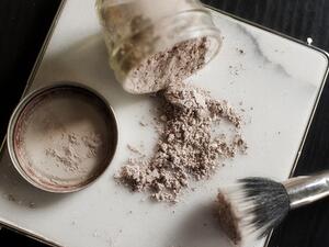 نشا الذرة أفضل شامبو جاف لشعرك