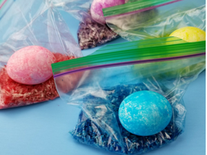 بيض الفصح الملون بالأرز