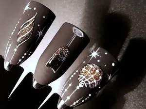 أظافرك في رأس السنة ملونة وجذابة