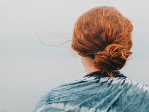 هل صبغة الشعر آمنة اثناء الحمل والرضاعة؟
