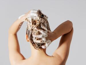 جميلة البوابة تساعدك على معرفة الاخطاء التي تسبب جفاف الشعر