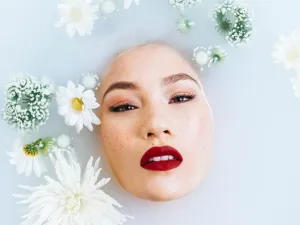 احصلي على بشرة نضرة بطريقة طبيعية 