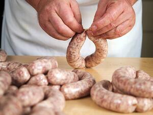 السجق واللحم البارد من اللحوم المصنعة