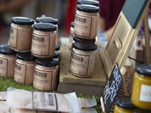 معظم المقشرات تستخدم السكر 