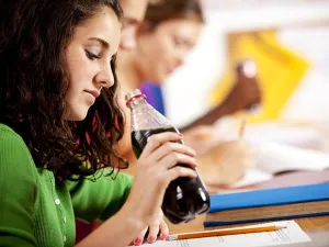 بالاضافة الى السعرات الحرارية الفارغة الصودا قد تدمر صحتك