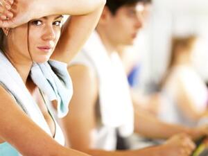 إزالة بقع العرق عن الثياب