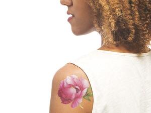 وشم رائع بألوان حيوية