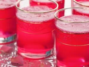 شراب الورد منعش ومحسن للمزاج