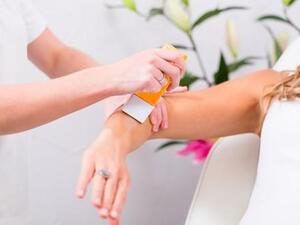 الشمع أم الحلاقة أيهما أفضل؟