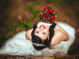 لابد أن يكون إكسسوار الشعر متناغماً مع باقي الإكسسوارات 