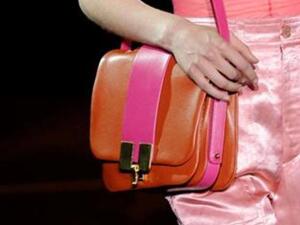 الألوان القوية