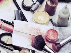 كيف تنظفي مستحضرات التجميل من البكتيريا؟