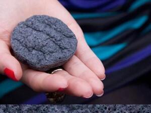 أسفنجة سوداء تقتحم عالم الجمال بقوة