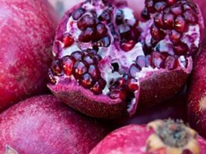 الرمان لتقشير الوجه والجسم