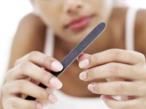 كالسيوم، زنك وأوميغا 3 لأظافر قوية وصحية كالسيوم، زنك وأوميغا 3 لأظافر قوية وصحية