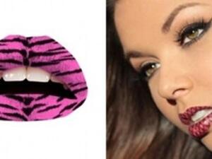تاتو مؤقت بدلا من أحمر الشفاه تاتو مؤقت بدلا من أحمر الشفاه