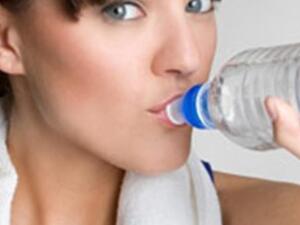 شرب الماء يوميا يحافظ على نضارة البشرة