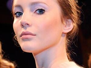 ما هي خطوط الماكياج الأساسية لخريف 2010؟