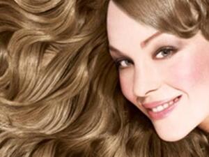 تساقط الشعر يسبب حالة إحباط للنساء لذا يجب علاج المشكلة فور ملاحظتها