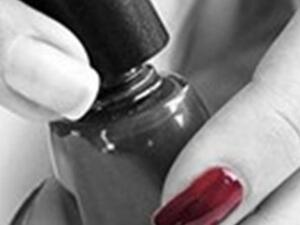 طلاء الاظافر المناسب