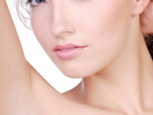 أسباب وعلاج مشكلة الآباط الداكنة