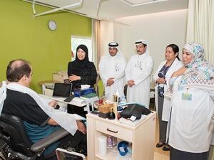 This afternoon Her Excellency Dr. Hanan Mohammed Al Kuwari, Minister of Public Health, visited patients and staff at HMC’s Enaya Specialized Care Center. 