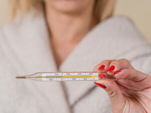 قياس درجة الحرارة لتحديد مدى ارتفاعها