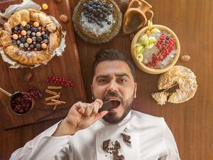 يقول الشيف التنفيذي إلكر سيفتسي "إن كل ما تتضمنه قوائم الطعام لدينا من أطباق وأفكار وتقنيات تحضير مستوحى من النكهات والتقاليد التركية والشرق أوسطية الأصيلة. 