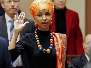 هنأت رشيدة، إلهان قائلة، عبر "تويتر": "لا أستطيع الانتظار حتى نمشي معاً على أرضية الكونغرس الأمريكي