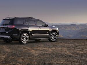 All 2018 Acadia models feature a drive mode selector, which allows the driver to alter chassis and powertrain attributes to suit a variety of driving conditions.