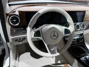 مرسيدس .. أكثر الشركات الفاخرة مبيعاً   
