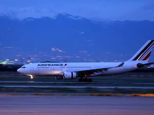 The first Air France airliner arrives at the Imam Khomeini International airport in the Iranian capital Tehran on April 17, 2016. (AFP/Atta Kenare)