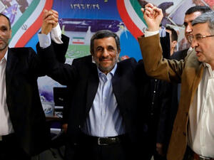 Hamid Baghai (left) and Mahmud Ahmadinedschad (middle). (AFP)