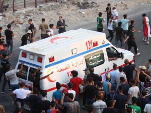 An Iraqi ambulance leaves during a protest against the government and the lack of basic services outside the regional government headquarters in the southern city of Basra on September 5, 2018. (Haidar MOHAMMED ALI / AFP)