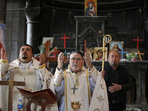 Iraqi clergy celebrate Palm Sunday in a church in Qaraqosh, near Mosul, 9 April 2017. (AFP/Ahmad Gharabli)