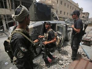 Iraqi Counter-Terrorism Service (CTS) advance in the old city of Mosul on July 7, 2017 (Ahmad Al-Rubaye/AFP)
